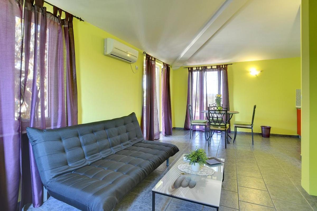 Apartments Puntica Liznjan Bagian luar foto